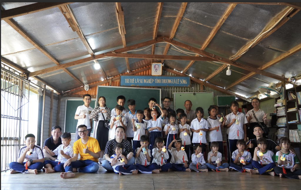 LỒNG ĐÈN SÁNG , TẤM LÒNG ĐẦY – MÙA TRĂNG VÀNG TRỌN VẸN CÙNG CÁC BÉ TẠI LỚP HỌC TÌNH THƯƠNG LÀNG BÈ thumbnail